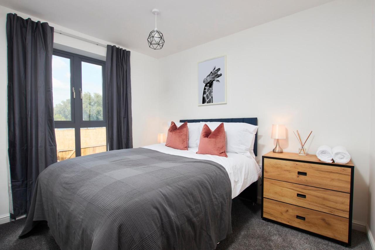 Beaut 5 Bed House W Parking Holiday home Manchester